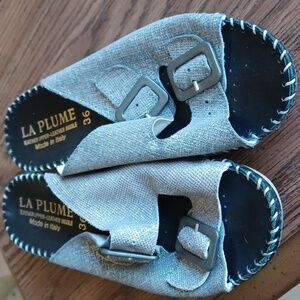 La Plume Silver Embossed Metallic Leather, Buckle accent Slides Sandals Italy 36